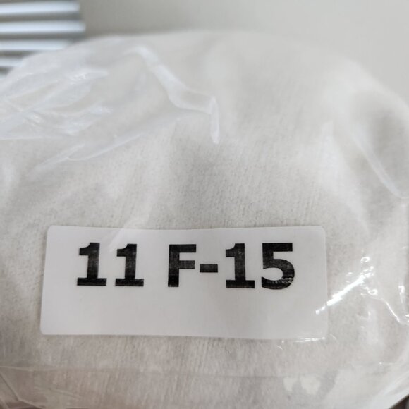 Elie Tahari Textured Pullover Sweater Size Large White Puff Extra Long Sleeve - Picture 9 of 9